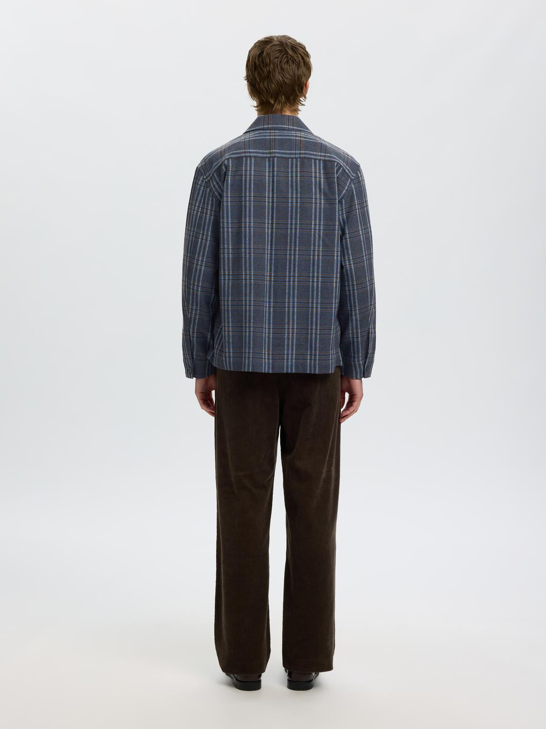 model_shot-back
